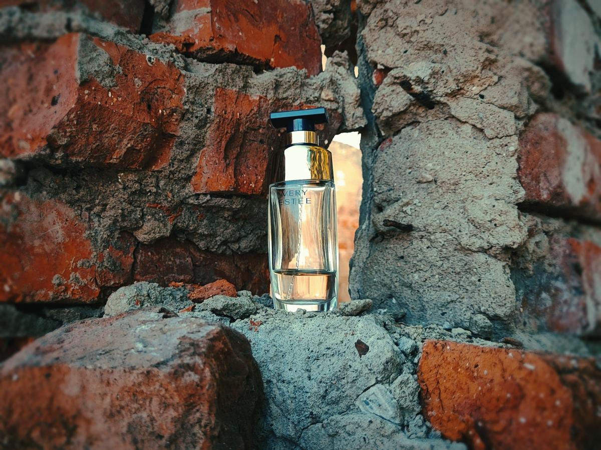 Very Estee Estée Lauder perfume - a fragrance for women 2012