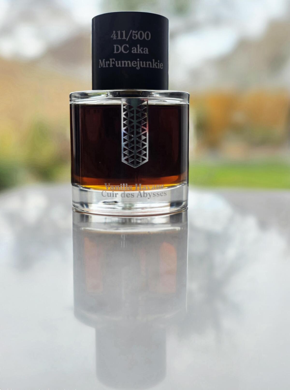 Vanille Havane Cuir des Abysses Les Indemodables 香水 - 2025年の