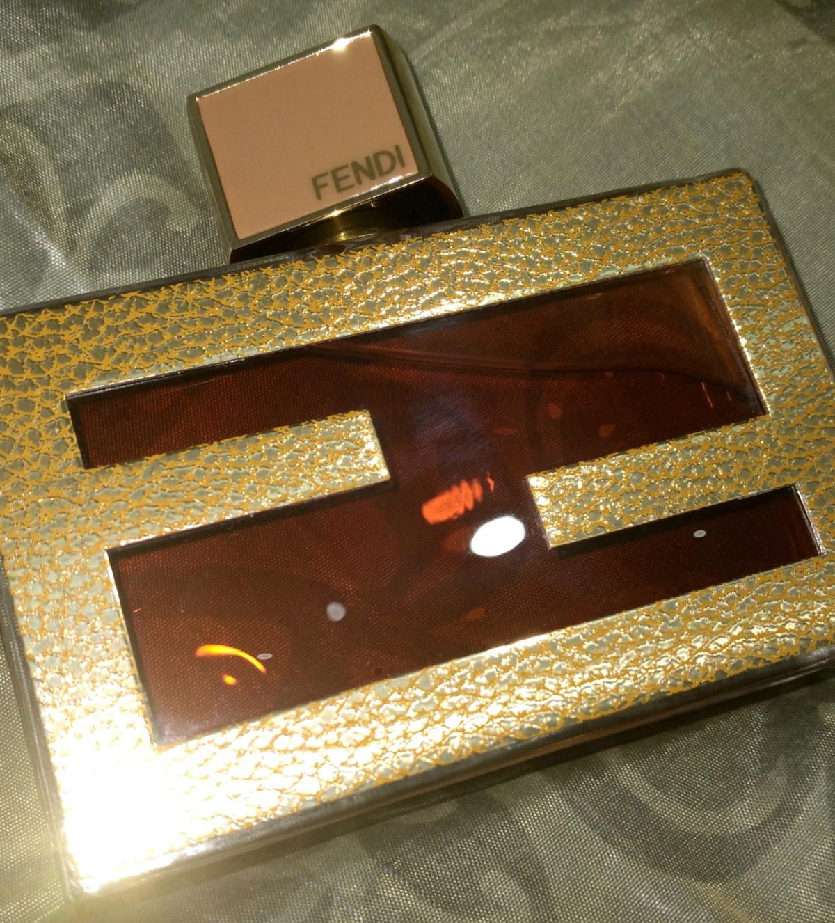 fan di fendi leather essence