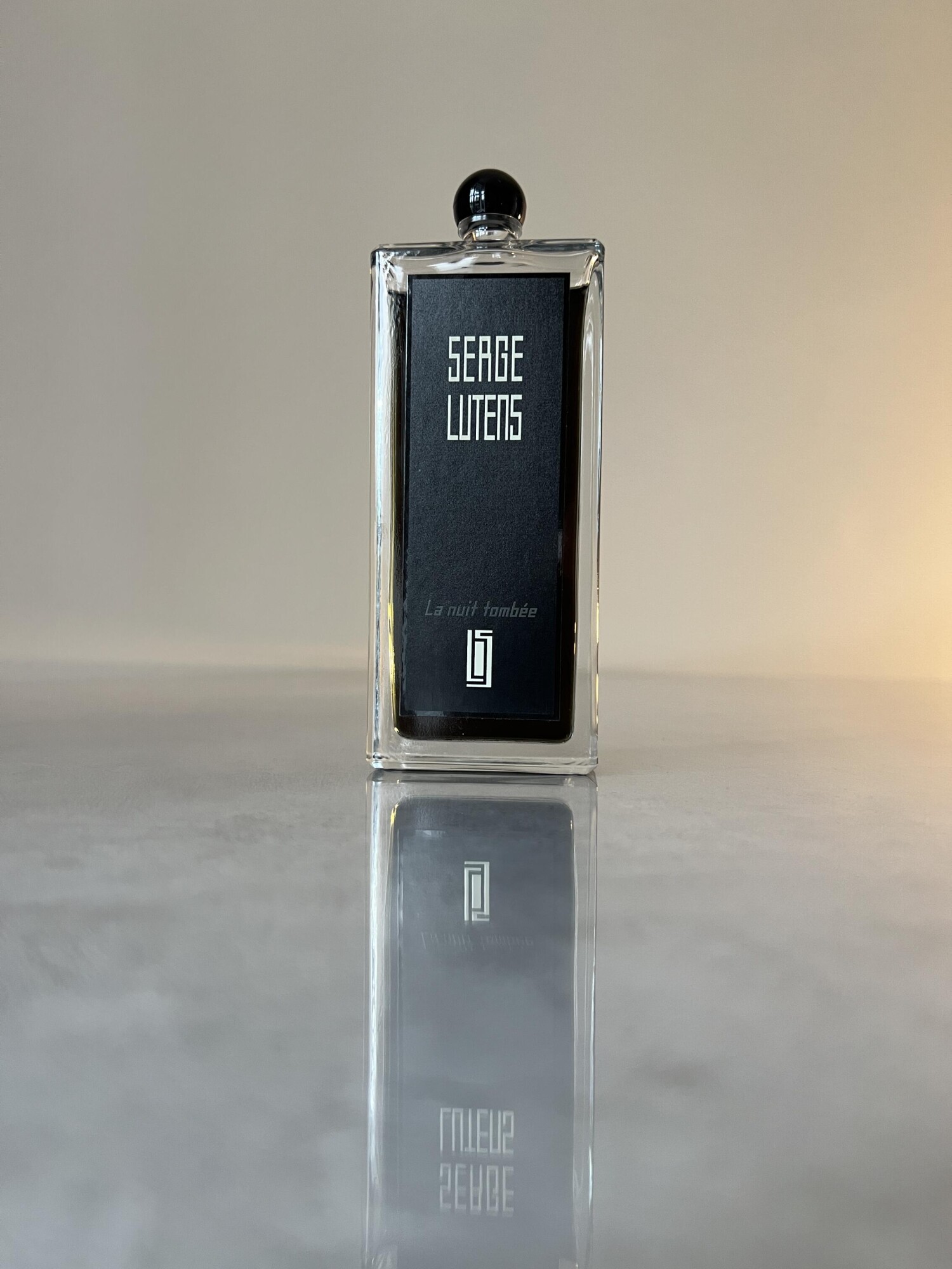 La Nuit Tombée Serge Lutens 香水 - 2026年のユニセックス 新着
