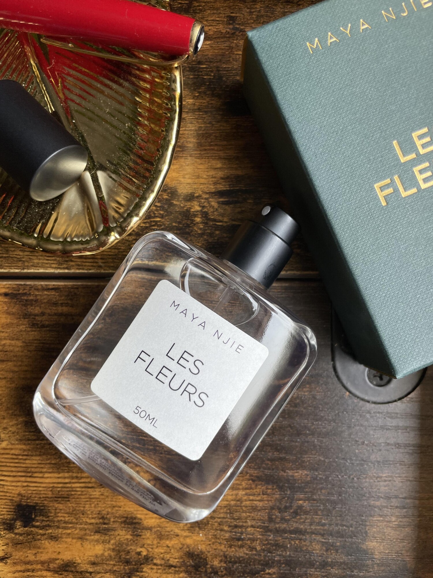 Les Fleurs Maya Njie perfume - a fragrância Compartilhável 2016