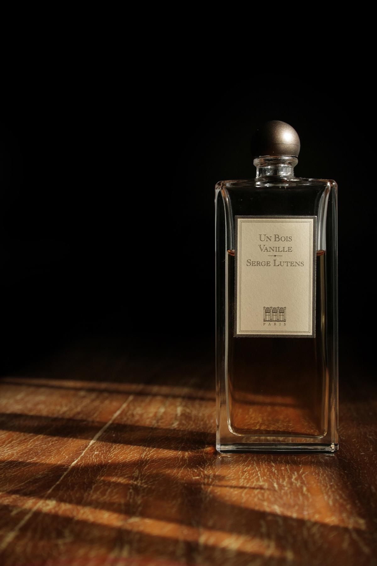 Un Bois Vanille Serge Lutens perfume - a fragrance for women and men 2003