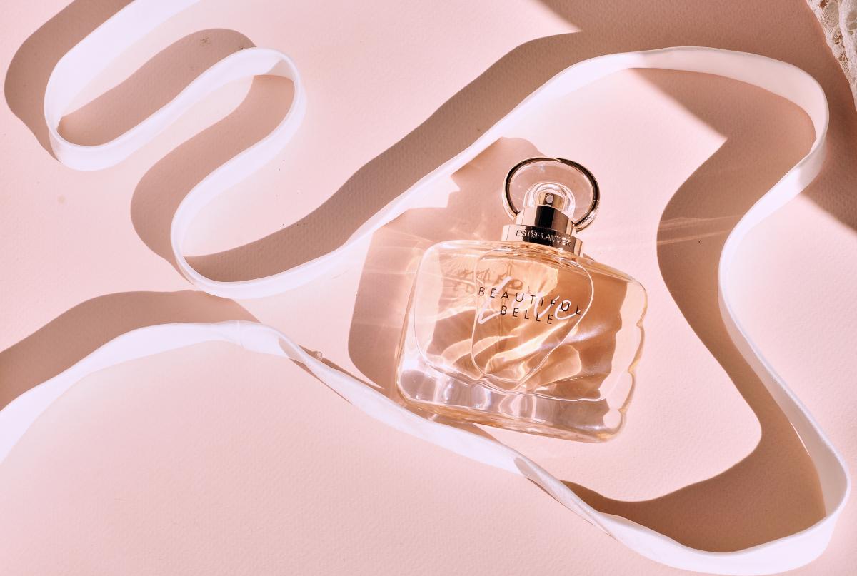 Belle loves. Beautiful Belle Estée Lauder. Estee Lauder Parfum beautiful Belle. Estee Lauder beautiful Belle Love. Estee Lauder beautiful Belle Love Eau de Parfum.