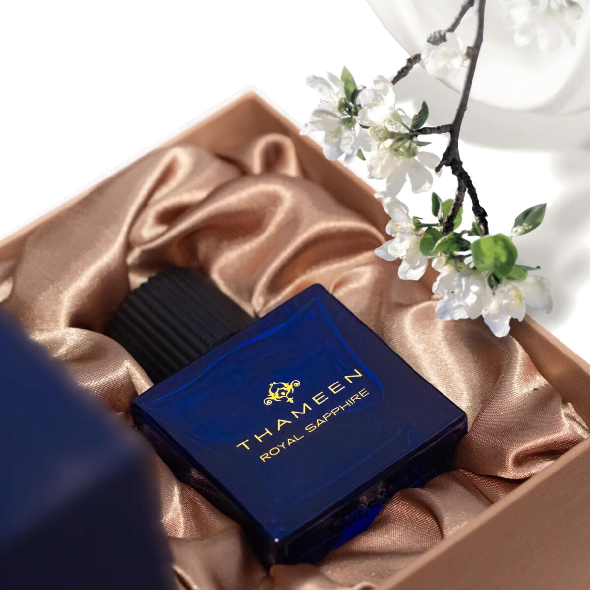 Royal Sapphire Thameen perfume - a fragrance for women and men 2019