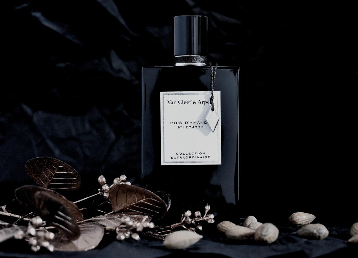 Van Cleef & Arpels Bois D'amande www.fragrantica.fr