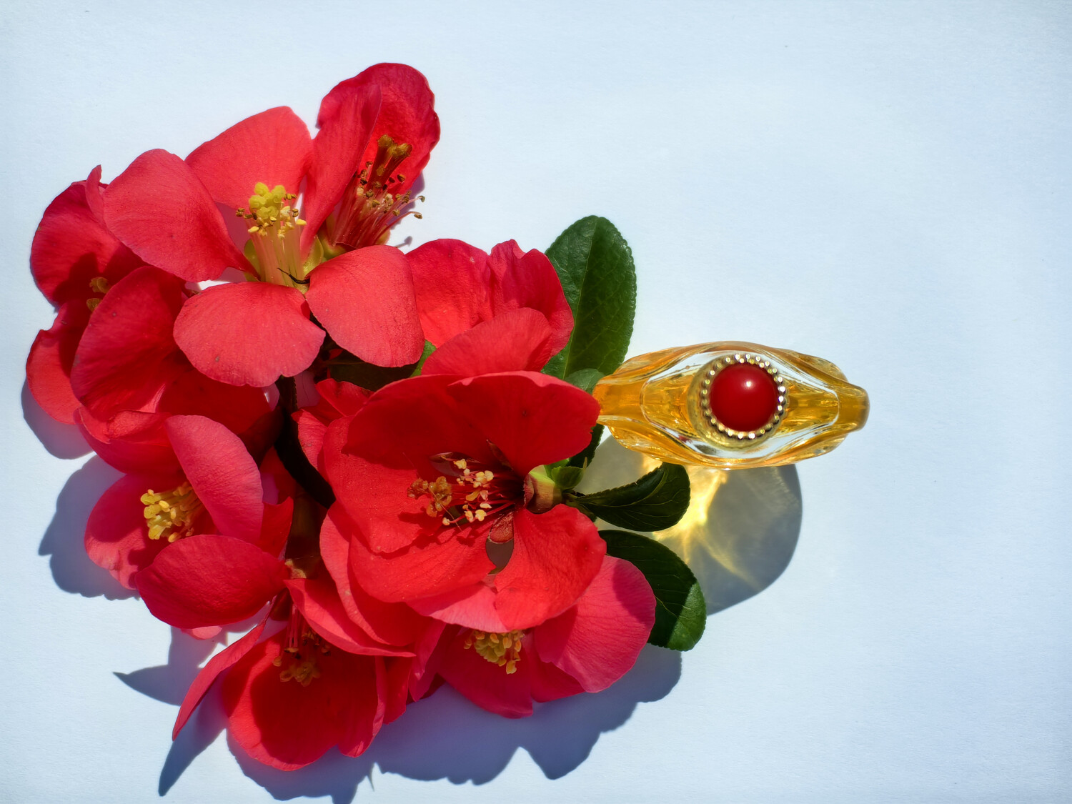 Pin's Cœur Escada By Margaretha Ley - Occasion En Métal Doré