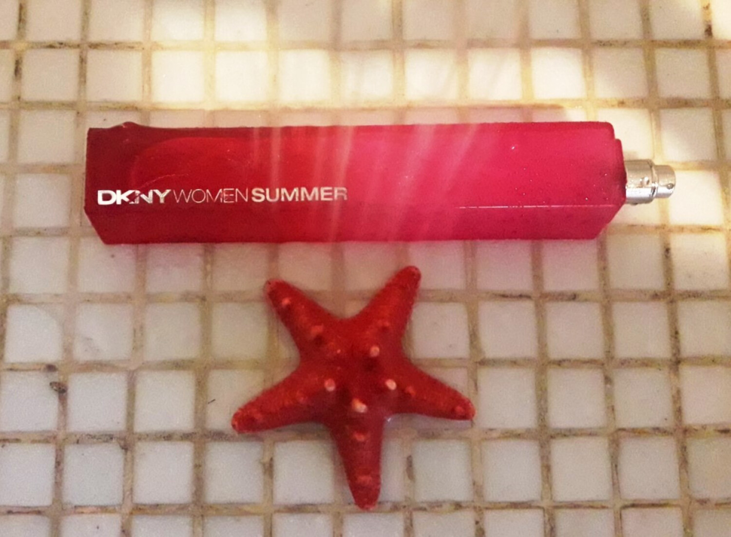 Donna Karan York Summer Eau Exudes Warm Fruity Aroma