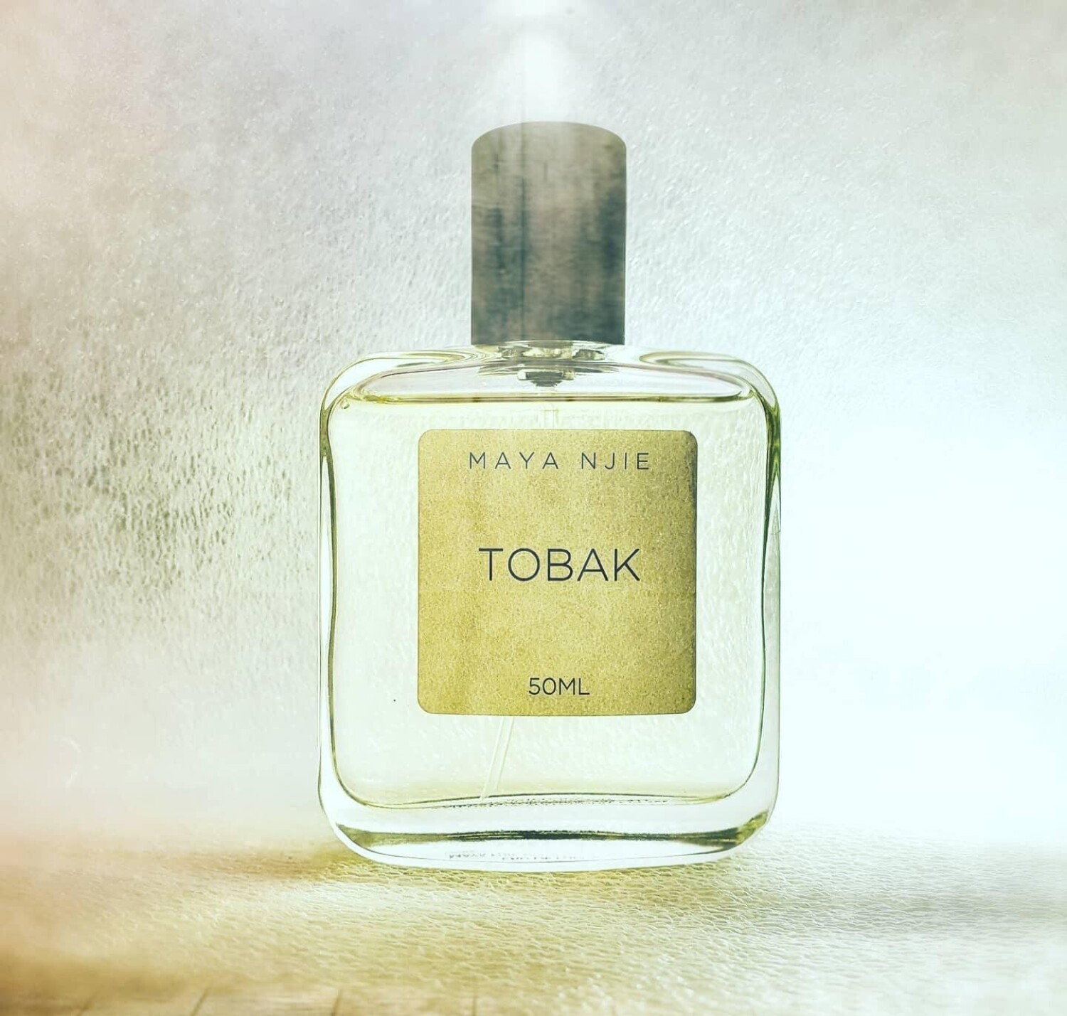 Tobak Maya Njie 香水 - 2016年のユニセックス フレグランス