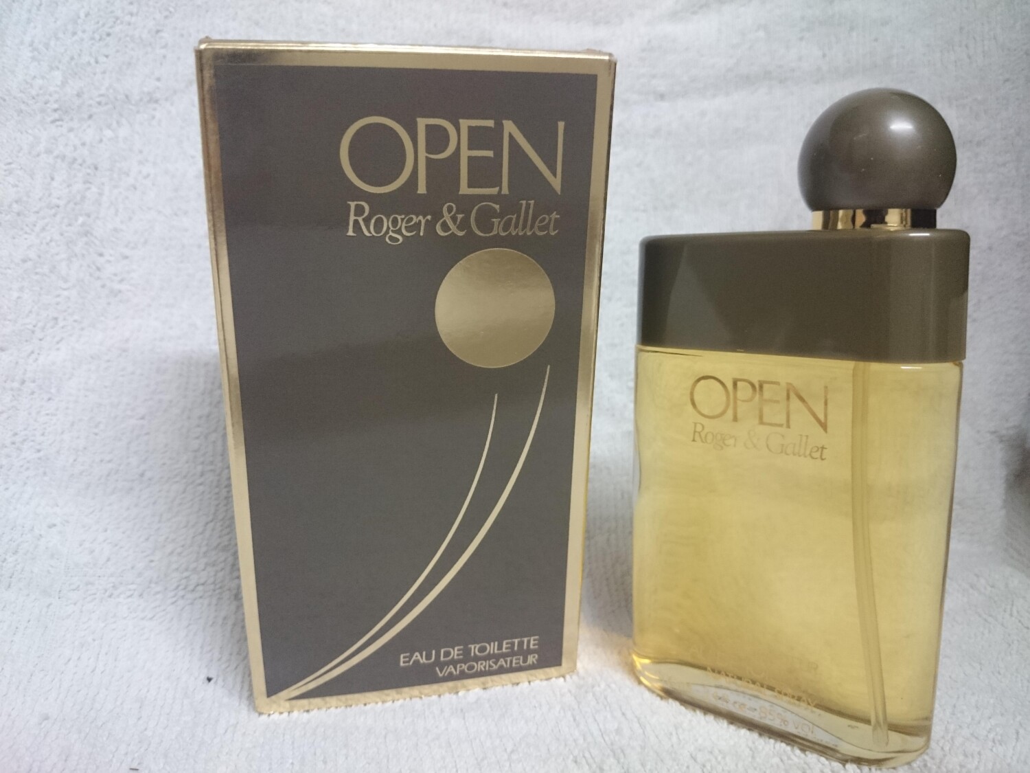 Open Roger & Gallet cologne - a fragrance for men 1985