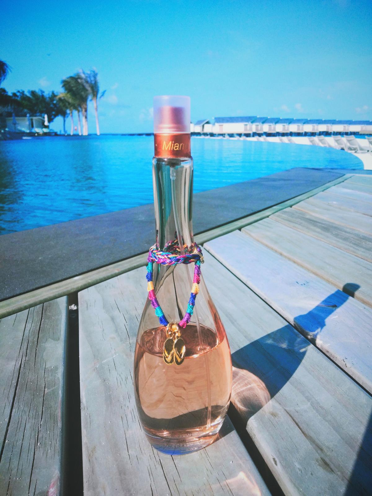 Miami Glow Jennifer Lopez perfume - a fragrance for women 2005
