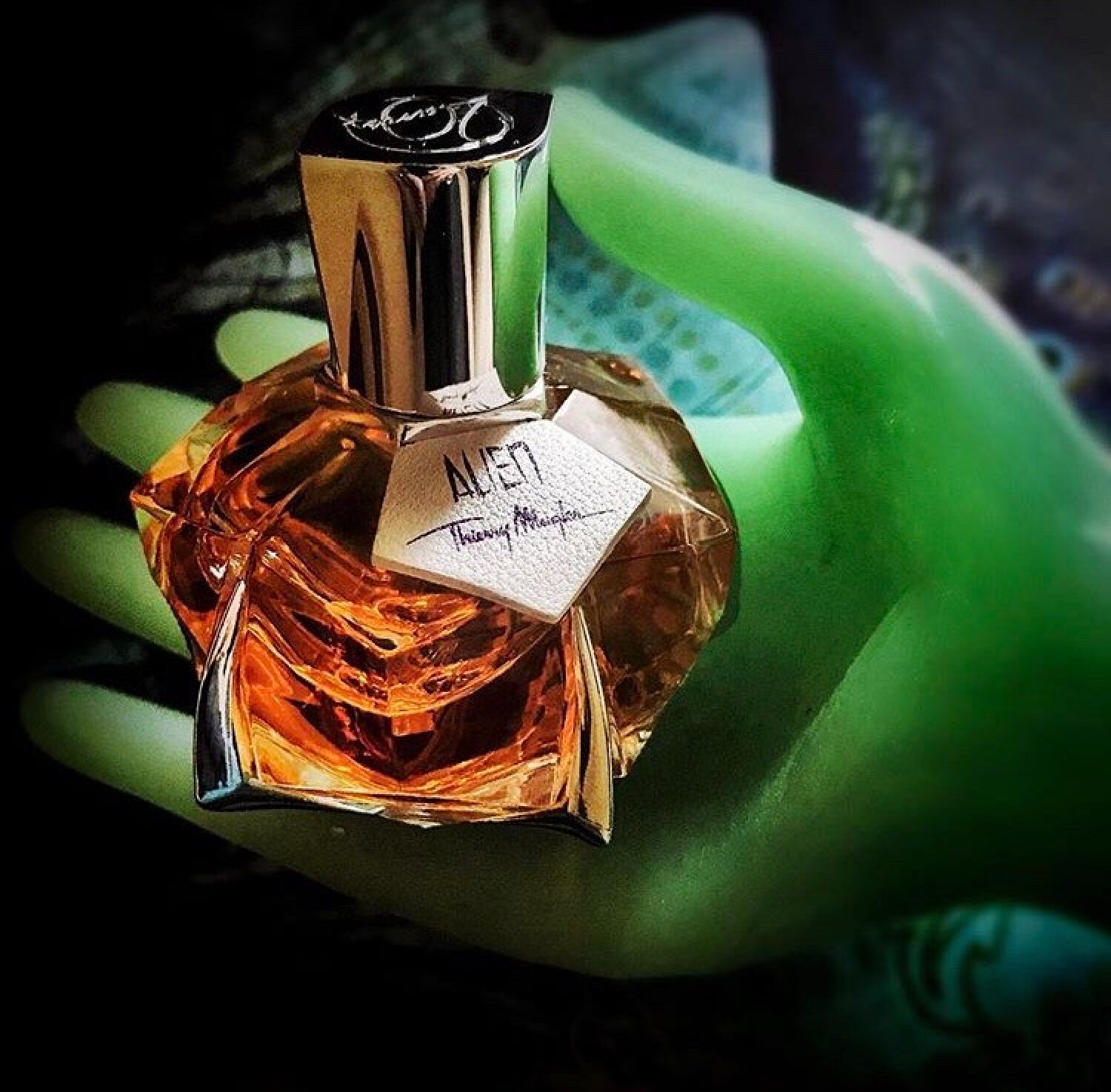 Alien Les Parfums de Cuir Mugler perfume - a fragrance for women 2012