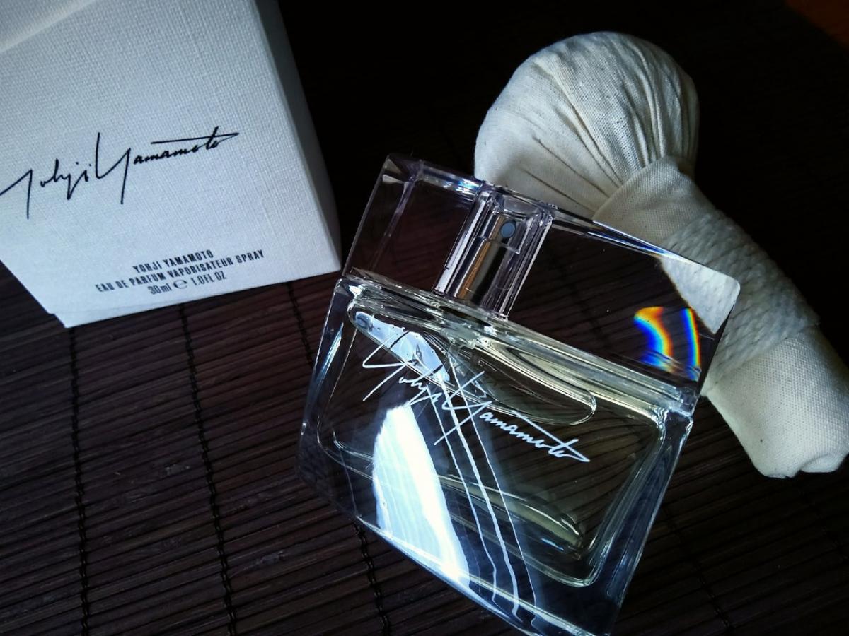 Yohji Yamamoto Femme Yohji Yamamoto parfum - un parfum pour femme 2013