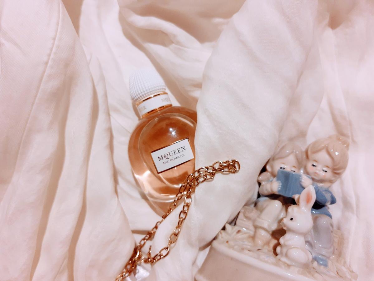 alexander mcqueen blanche fluo