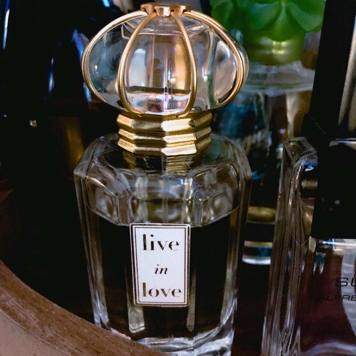 Live in Love Oscar de la Renta perfume - a fragrance for women 2011