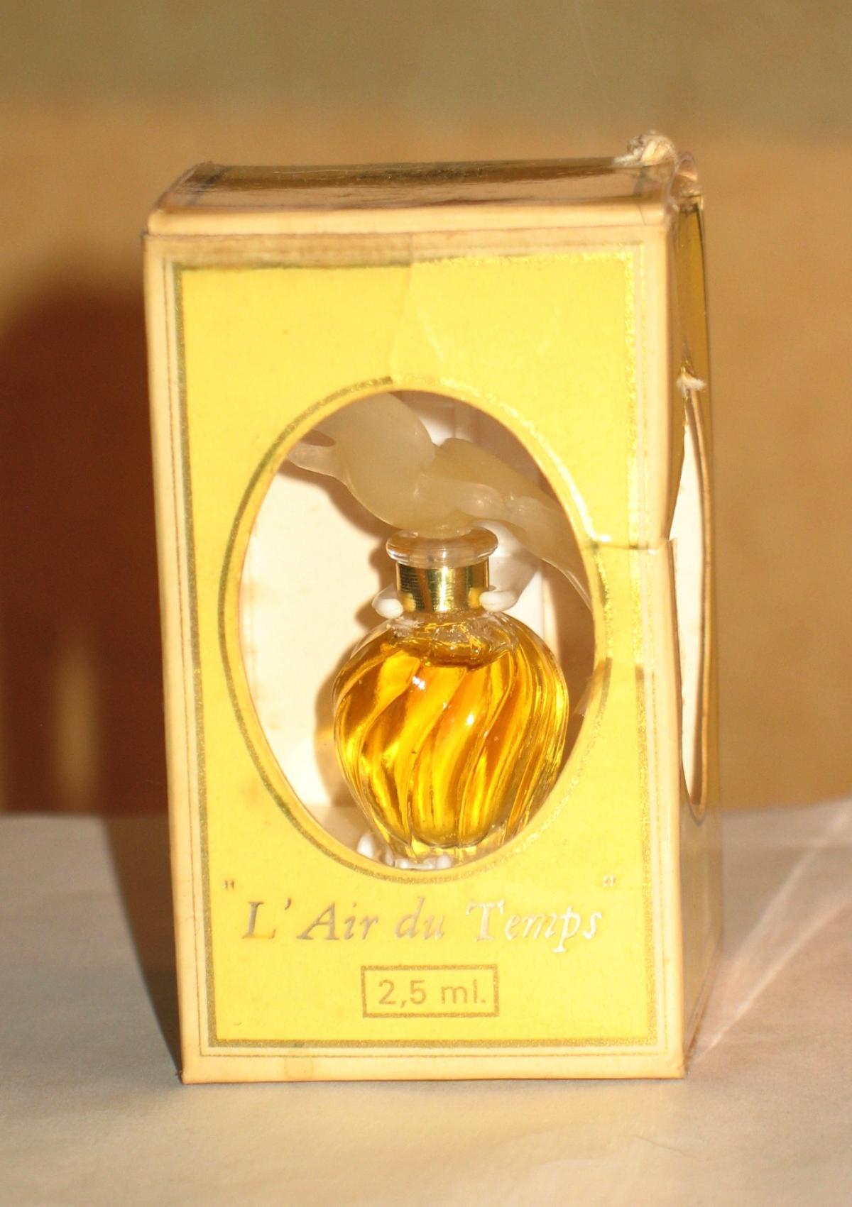 L'Air du Temps Nina Ricci perfume - a fragrance for women 1948