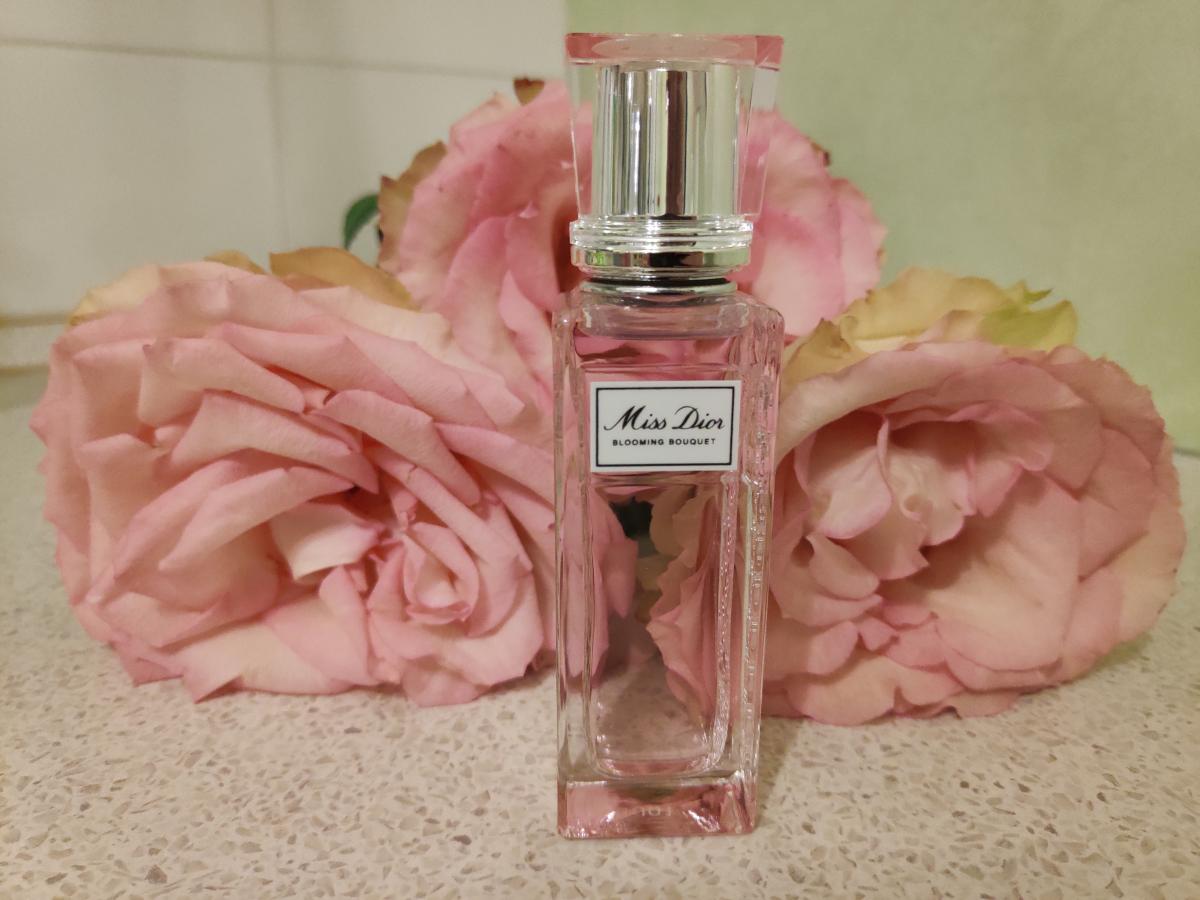 Love blooming pear. Miss Dior Blooming Bouquet роллер. Miss Dior Blooming Bouquet 20ml. Miss Dior Blooming Bouquet Roller Pearl. Dior Miss Dior Blooming Bouquet EDT 20ml Roll.