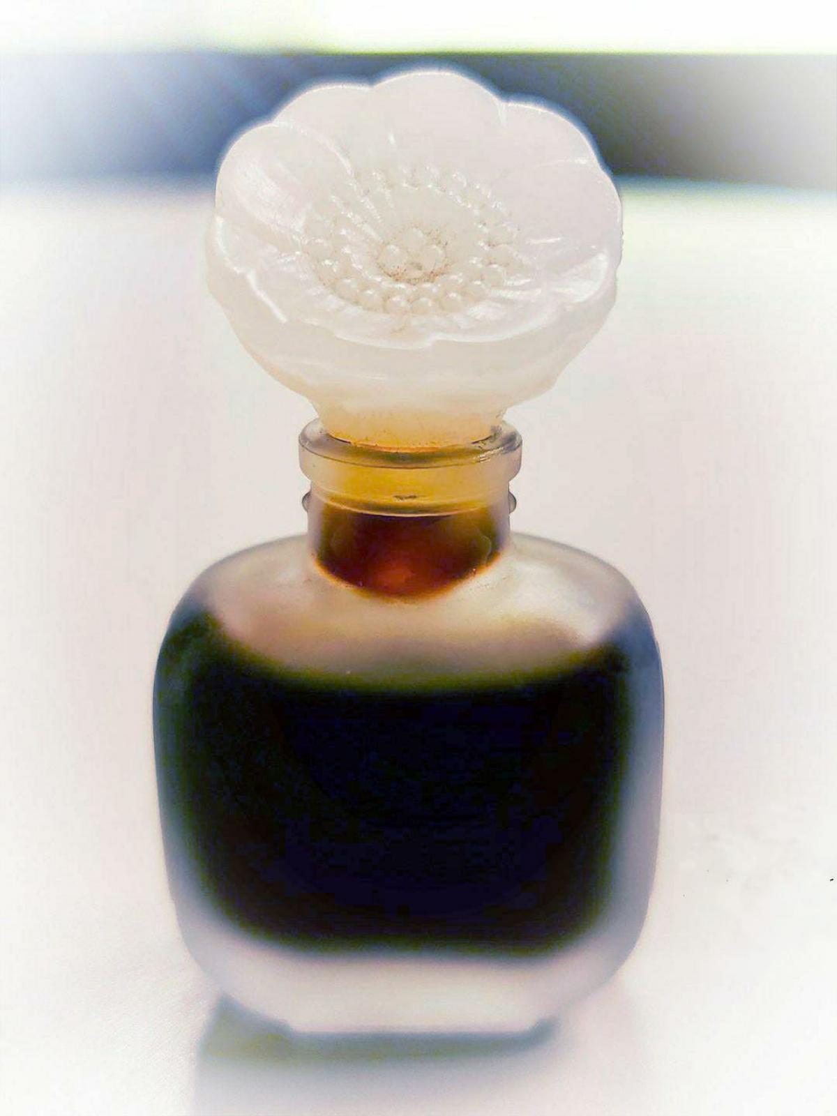 YouthDew Estée Lauder perfume a fragrance for women 1953