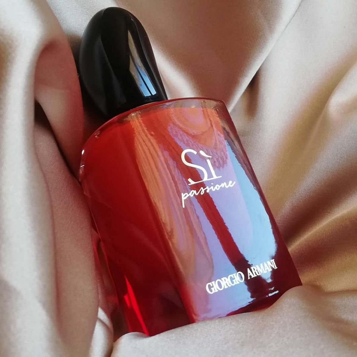 Sì Passione Intense Armani perfume a fragrance for women 2020
