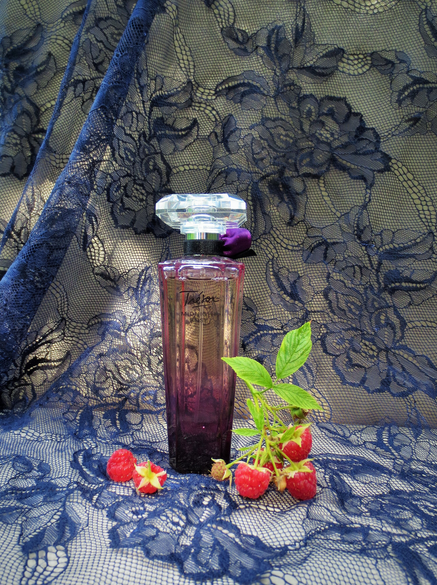 Trésor Midnight Rose Lancôme perfume - a fragrance for women 2011