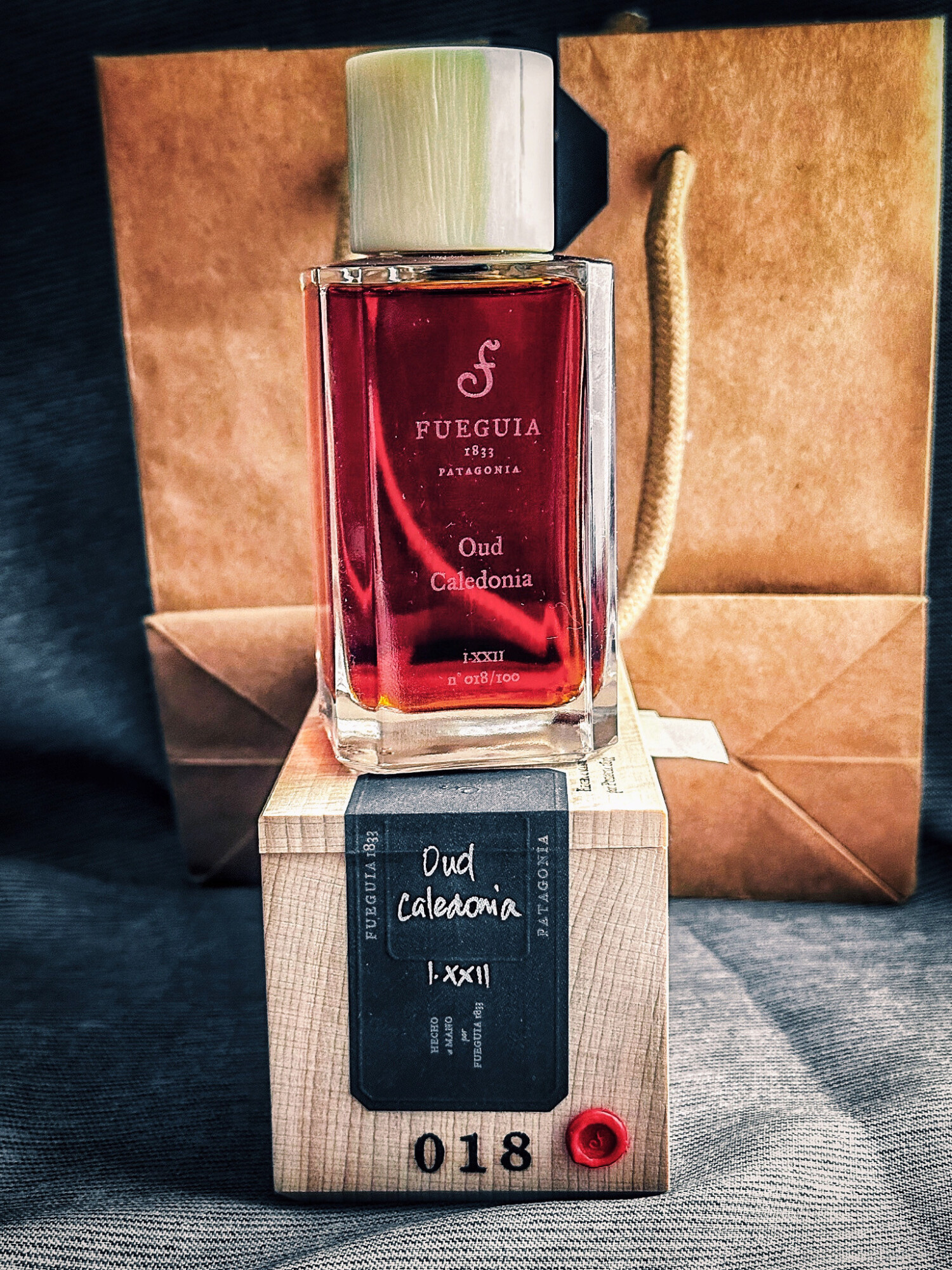 Oud Caledonia Fueguia 1833 perfume - a fragrance for women and men