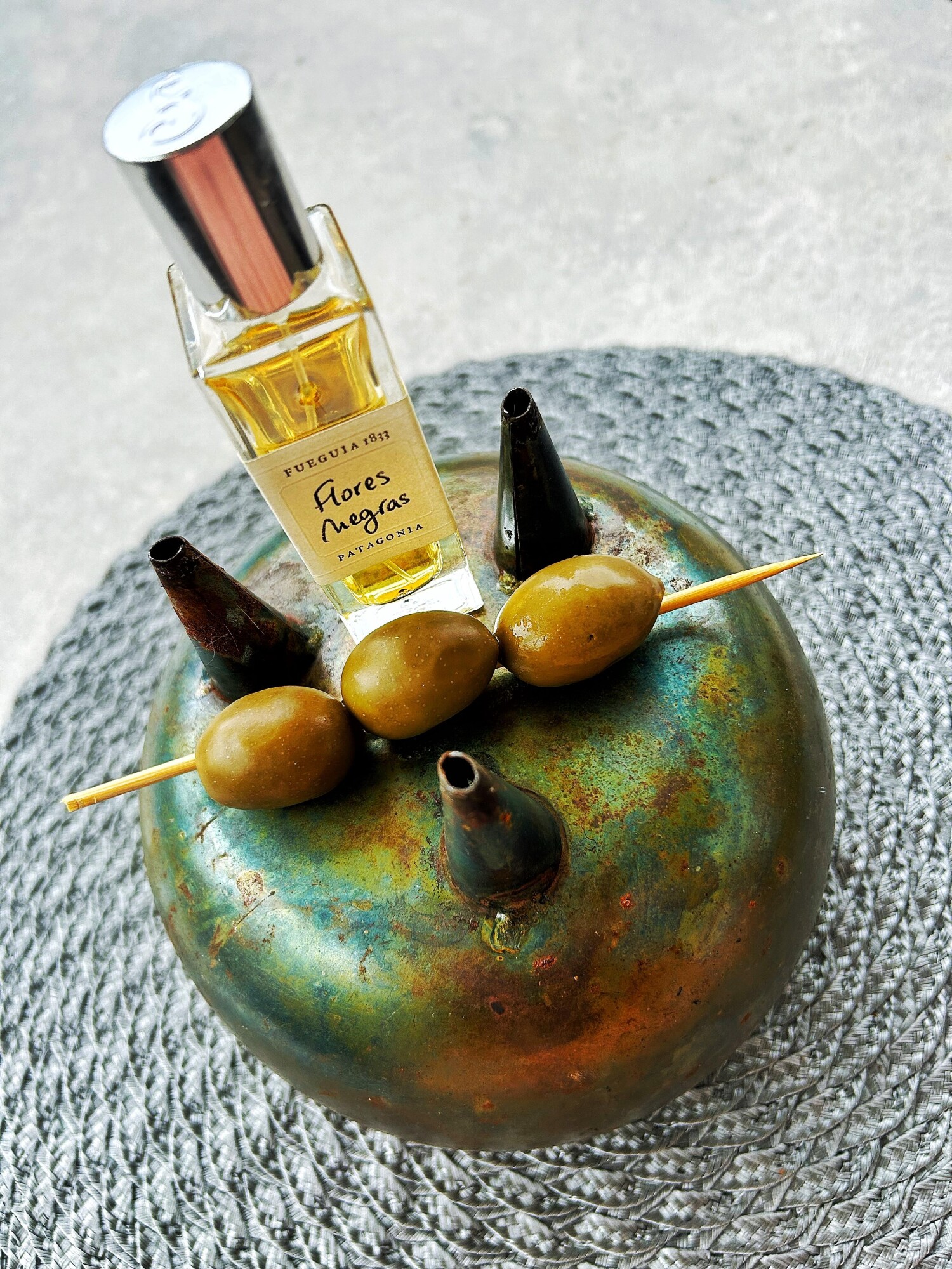 Flores Negras Fueguia 1833 香水 - 2014年のユニセックス フレグランス