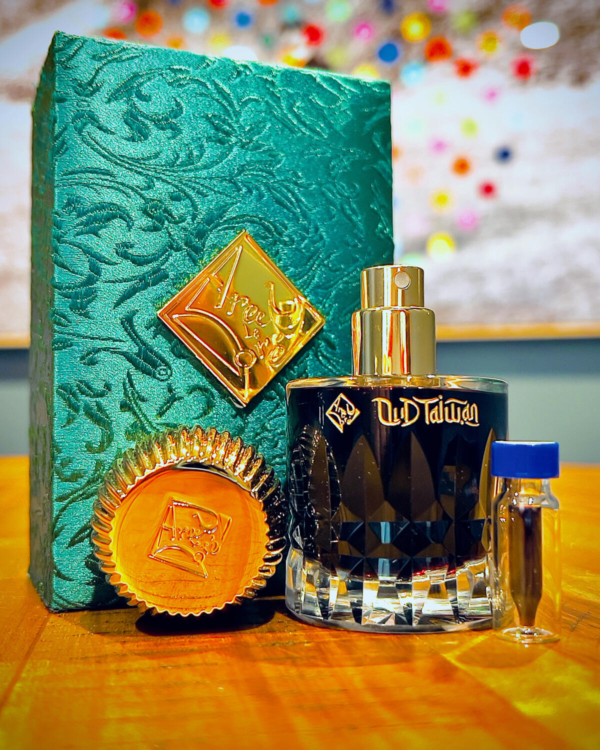 www.fragrantica.cz/perfume/Areej-Le-Dore/Oud-Taiwan-95741.html
