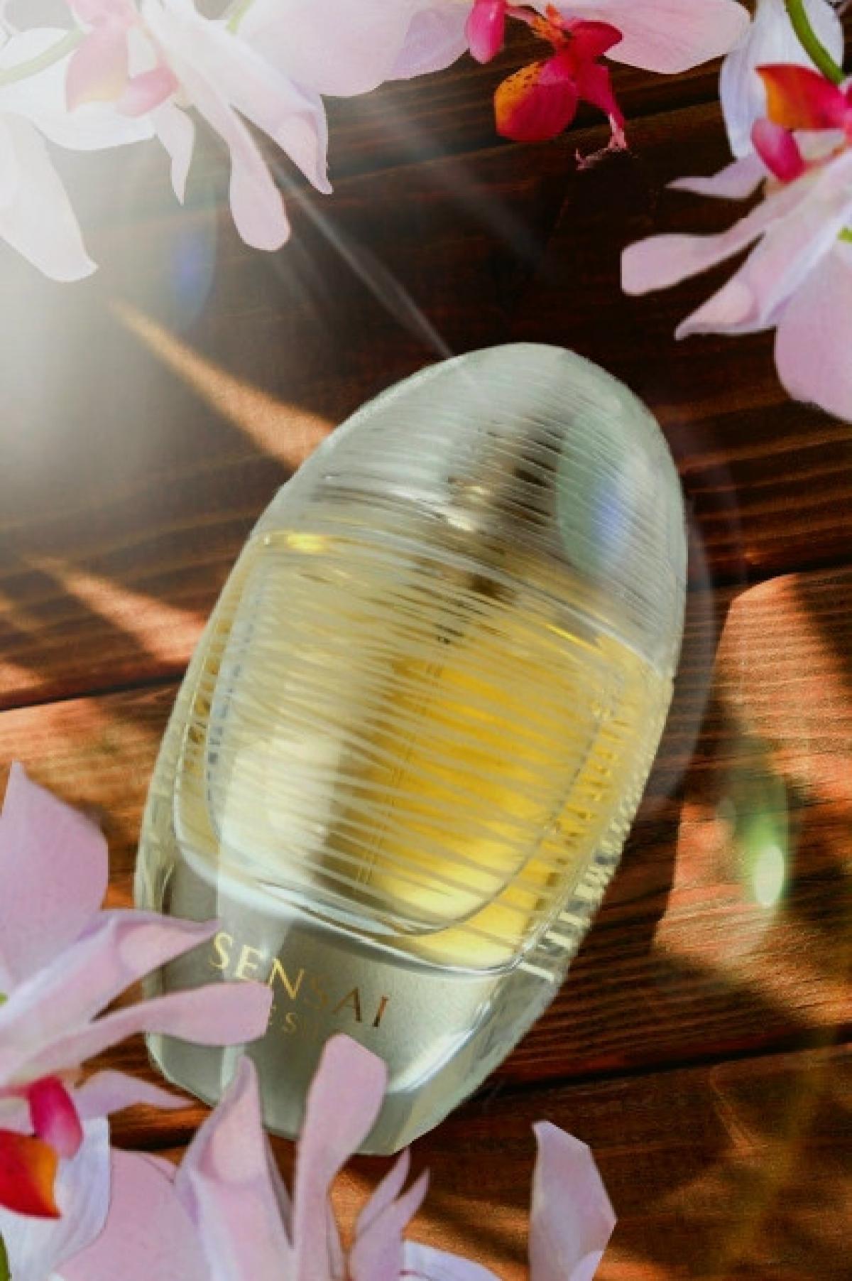 The Silk Eau de Parfum Sensai perfume a fragrance for women 2015