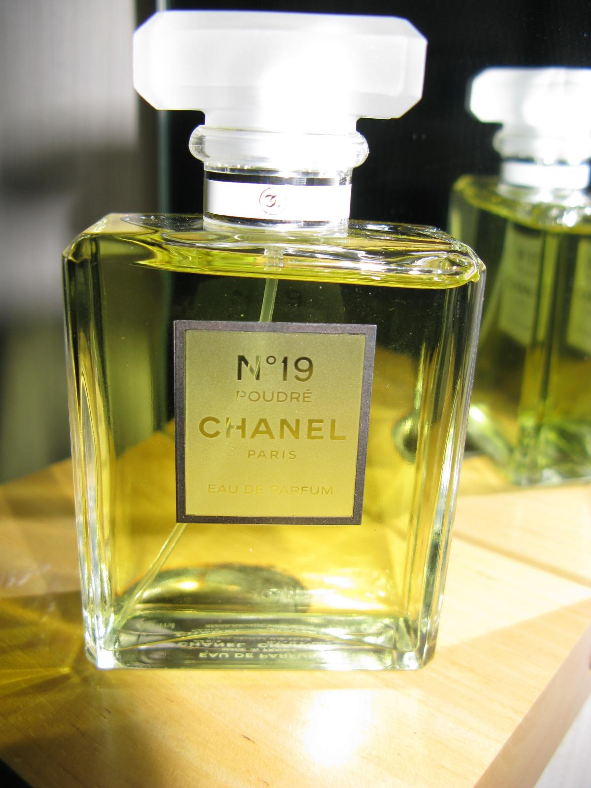 Chanel No 19 Poudre Chanel Parfum - ein es Parfum für Frauen 2011