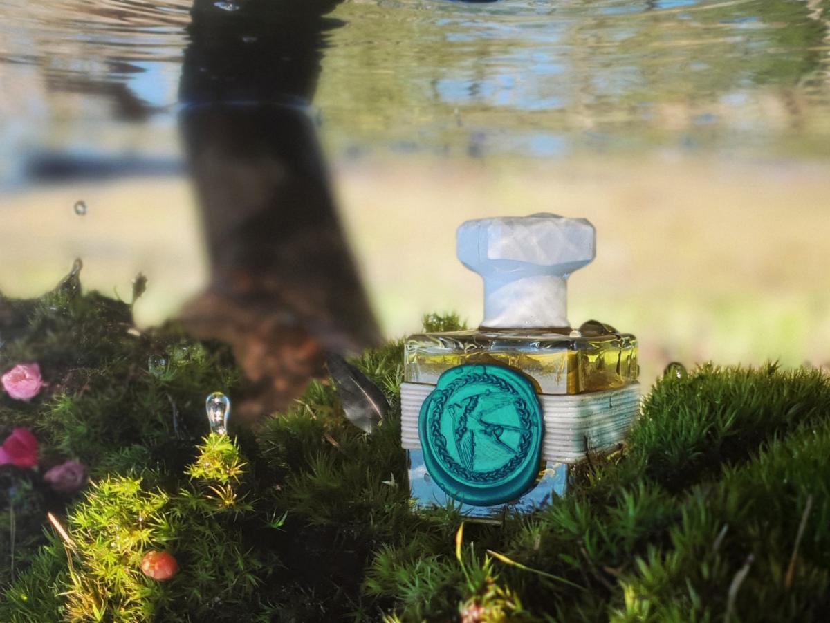 The Swallow (Jaskółka) ScentPersonality perfume a fragrance for
