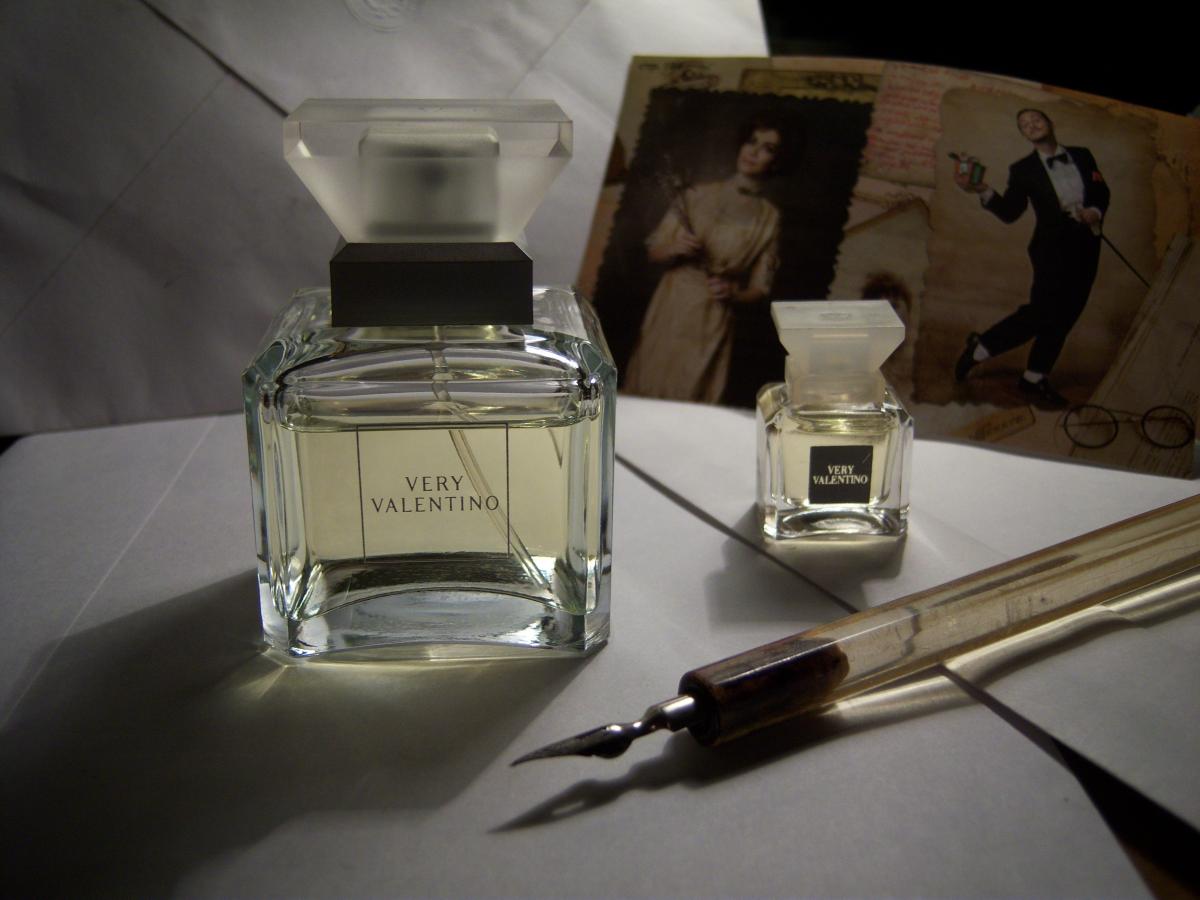 Very Valentino Valentino perfume - a fragrance for women 1998