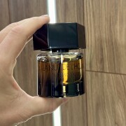 La Nuit de l'Homme Yves Saint Laurent 古龙水- 一款2009年男用香水