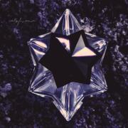 Black Star Avril Lavigne 香水- 一款2009年女用香水