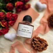 Rose of No Man's Land Absolu Byredo perfume - a novo fragrância