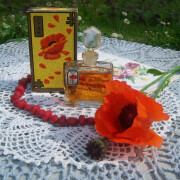 Красный Мак (Red Poppy Flower) Новая Заря (The New Dawn) perfume