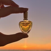 Pin's Coeur Escada By Margaretha Ley - Métal Doré - Bon état Occasion