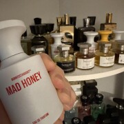 Mad Honey BORNTOSTANDOUT® perfume - a fragrância Compartilhável 2023