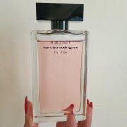 Musc Noir For Her Narciso Rodriguez 香水- 一款2021年女用香水