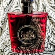 Black Opium Over Red Yves Saint Laurent 香水- 一款2024年女用香水