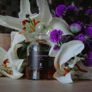 Serge Lutens Un Lys(一輪のユリ)75ml オードパルファム Buy Serge Lutens Un Lys Sample - Perfume Samples