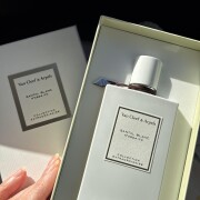 Santal Blanc Van Cleef & Arpels 香水 - 2019年のユニセックス
