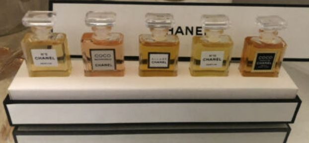 Has anyone ever seen Chanel actually selling mini-parfum sets? (Page 1) —  General Perfume Talk — Fragrantica Club
